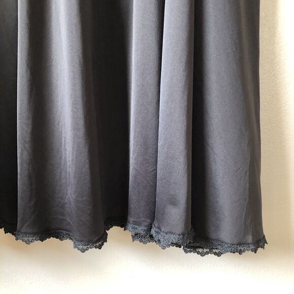 Vintage Miss Elaine Nightgown Large Lace Rosette Antron Nylon Union Made 1980s - Picture 6 of 12